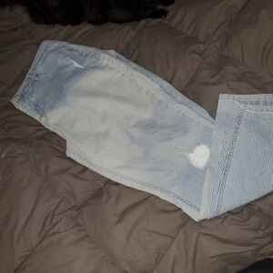 MIRACLEBODY lightly striped Capri pants